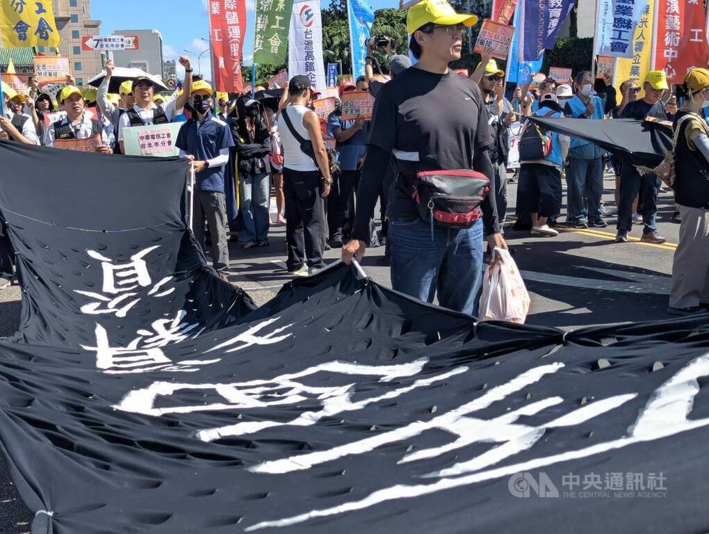 勞團上凱道提訴求（2）