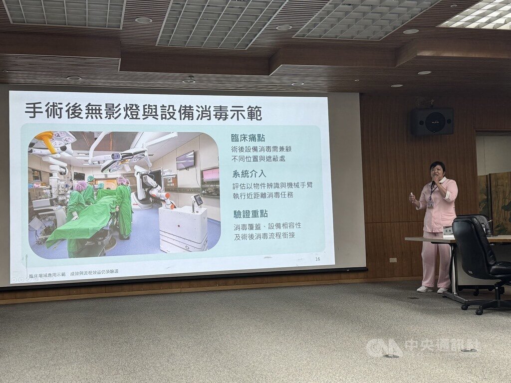 台大醫院推新款AI消毒機器人（1）