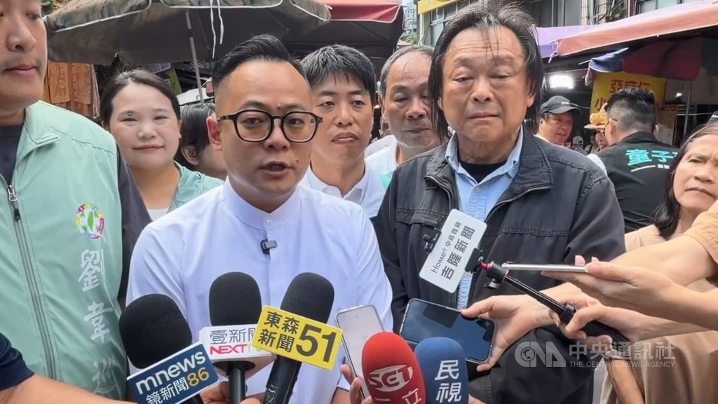 台鐵基隆站掛看板　童子瑋批謝國樑抹黑