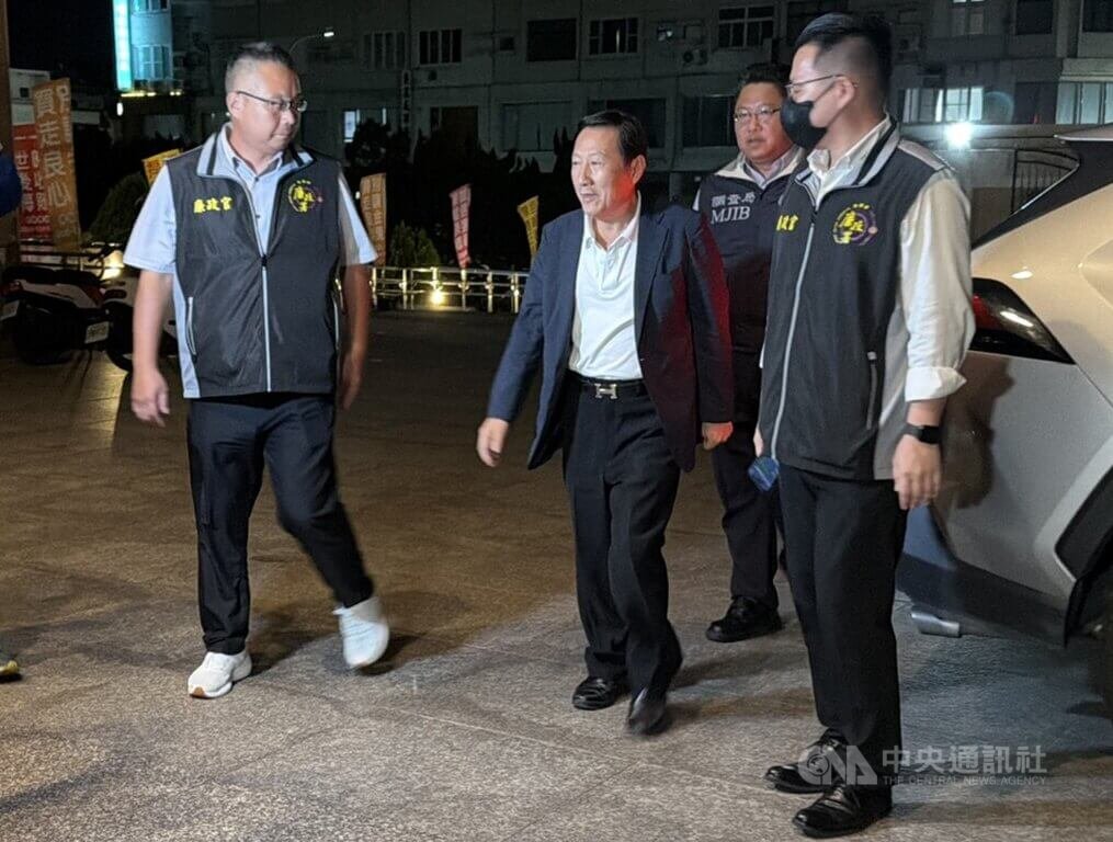 法院認罪嫌重大但無羈押必要　裁定吳俊立交保