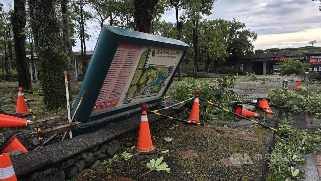颱風薔琵侵襲　重創羅東運動公園