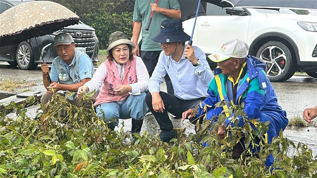 颱風重創雲林農作　劉建國勘災促加速救助