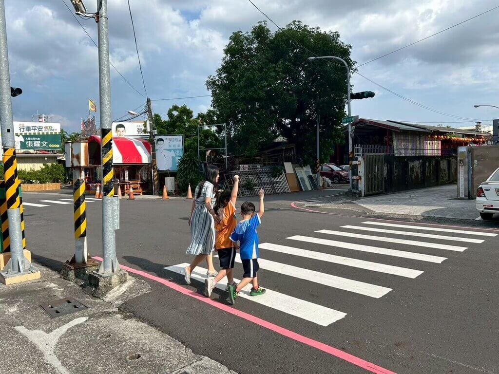 看懂小綠人比安全手勢　勝利國小教孩子安心過馬路