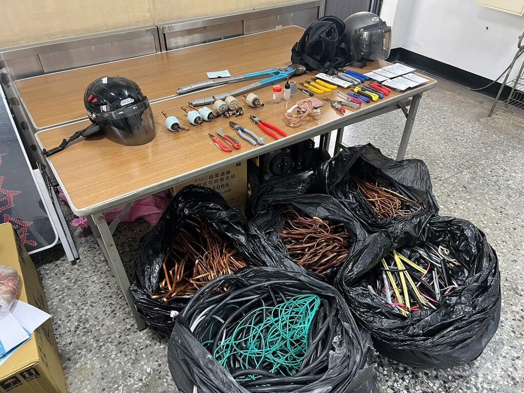 屏東警逮2慣竊　查扣30公斤電線贓物
