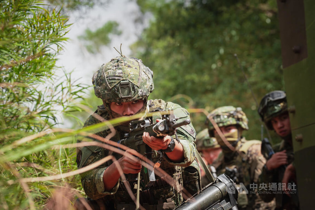 官兵持槍挺進　執行CTC2.0訓練