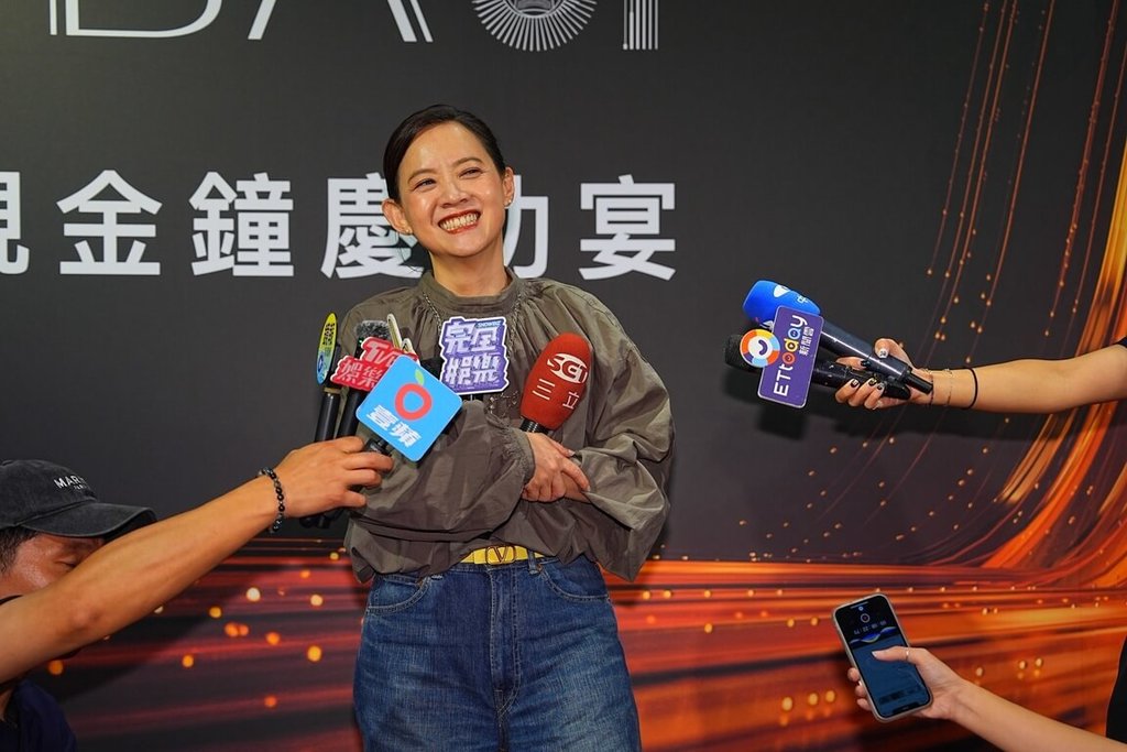 曾寶儀喜奪生活風格主持人獎 張小燕暖喊:妳是我的驕傲 曾寶儀喜奪生活風格主持人獎 張小燕暖喊:妳是我的驕傲