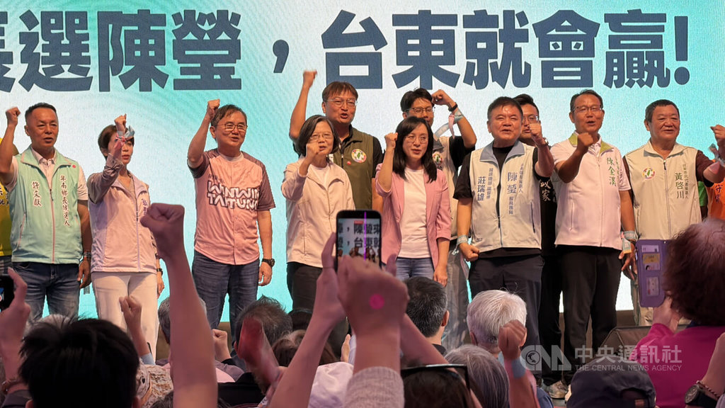 蔡英文赴台東力挺陳瑩