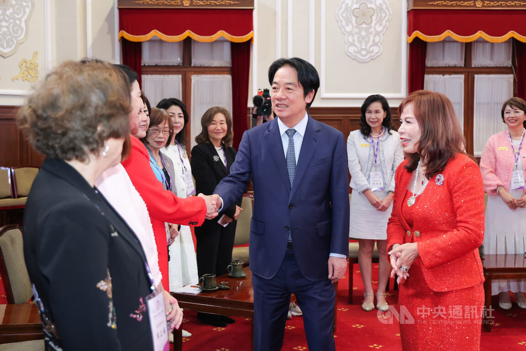 賴總統接見世華工商婦女企管協會訪團（2）