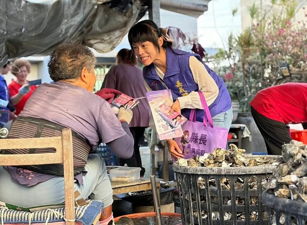 嘉義縣長參選人吳品叡東石懇託拜票