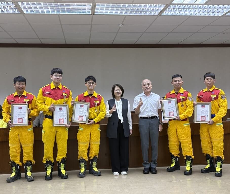 屏東特搜5人獲頒行政院三等功績獎章