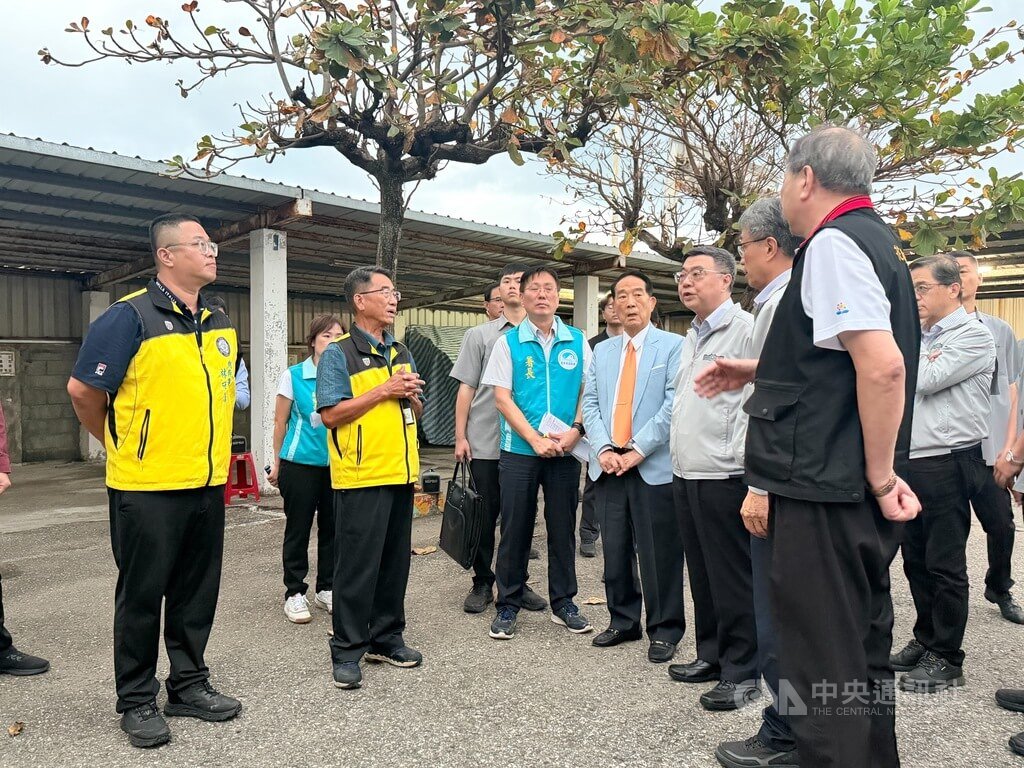 卓榮泰視察花蓮漁港製冰設備工程　允增補助比例