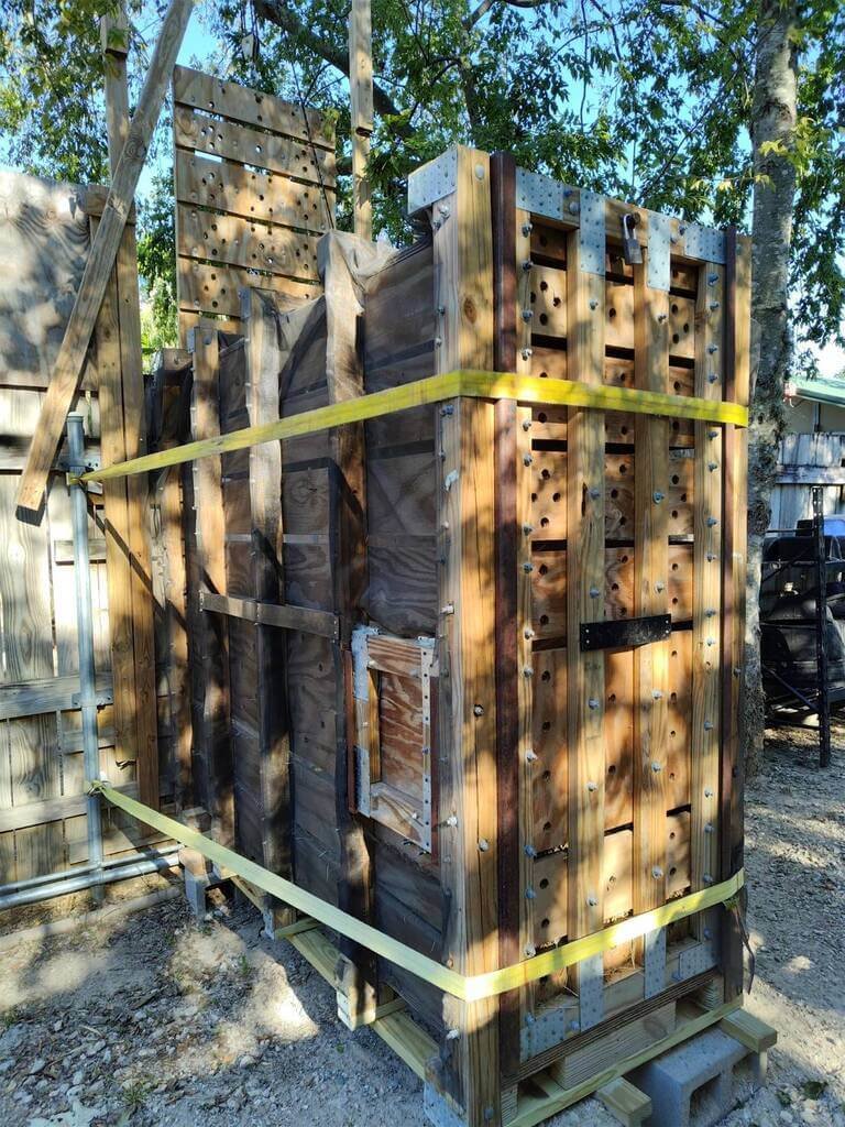 斑哥條紋羚搭機赴台　箱籠提前進動物園