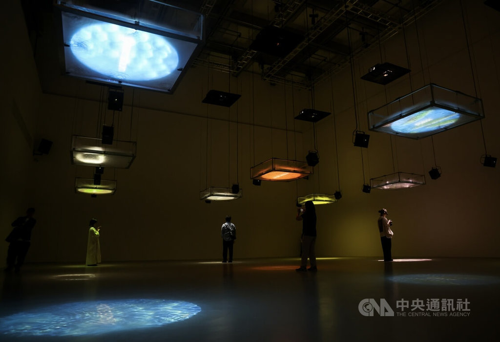 北美館坂本龍一回顧展　從空間中感知音樂（1）