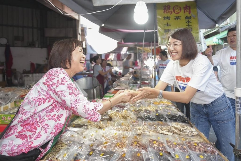 許淑華水里傳統市場拜票