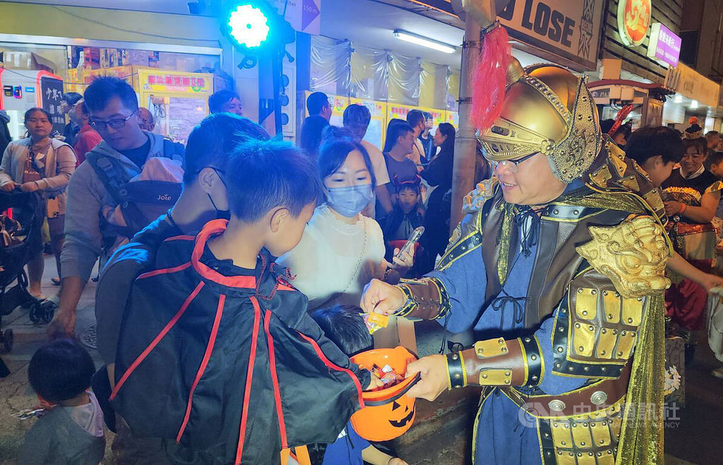 馬公萬聖節踩街 親子萌鬼湧中正商圈同樂 馬公萬聖節踩街 親子萌鬼湧中正商圈同樂