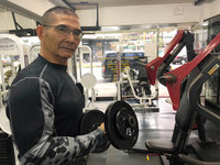 水泥槓鈴練出一身肌 怪獸爺爺的台式健美路