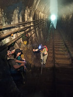 4遊客拍照闖平溪線隧道 火車司機發現急煞車