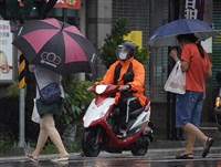 盧碧颱風雨彈強襲 淹水達50公分住火險可賠付