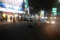 台中西區多車事故 釀6輛汽機車受損4人受傷