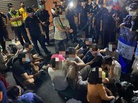 南鐵最後抗爭持續對峙 警方驅離管束21名學生