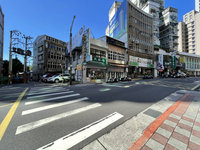 五月天阿信母親過馬路遭撞骨折 警釐清事故原因