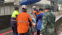 颱風璨樹逼近 軍警協助花蓮逾2000人預防性撤離