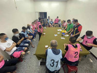 檳榔攤變職業賭場 台南警逮42人送辦