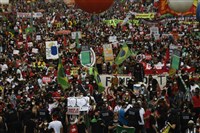 巴西數萬民眾上街抗議 要求彈劾總統波索納洛