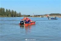 中國河北51人巴士涉水傾覆河中 13死1失聯