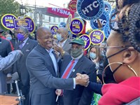 紐約市長選舉 非裔退休警亞當斯幾乎篤定當選