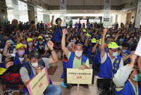 加薪幅度未達共識  中華電信工會赴總部抗議