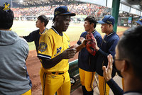 中信兄弟德保拉進疫苗傷兵 羅傑斯因強襲球小腿有傷