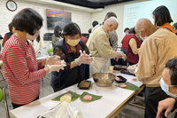 新北推五福樂活計畫 獨居老人包水餃不當宅男