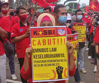 印尼勞動部決定省級最低薪資漲1.09%  勞團抗議