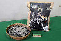 台南回收廢蚵棚 燒製除臭除濕「海竹炭」成商機