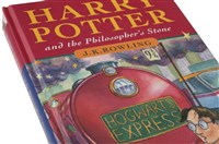 哈利波特首版精裝小說拍賣 1305萬元天價成交