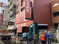 台中青海路地下水管爆裂路面下陷 水公司搶修