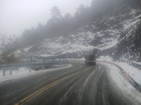 合歡山積雪結冰未融 翠峰至大禹嶺27日夜間封路