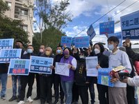 顏莉敏及11名里長高呼 捷運藍線正英站因民意設置