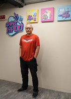 年輕飛官投資汪怡昕拍國際橋牌社2 蹲北車外秒簽合約