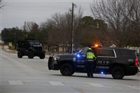 德州猶太教堂案 拉比朝綁匪丟椅子助人質逃脫