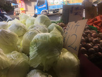 高麗菜種過量 傳統市場1顆剩30元