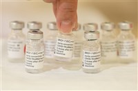 輝瑞BNT研發專攻Omicron疫苗 展開臨床試驗
