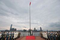 共軍駐港部隊首次在中區碼頭舉行升旗禮