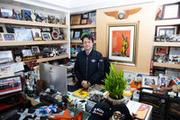 彭斯民收藏3000件飛虎隊文物 擁49隊員簽名錦旗