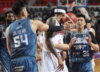 PLG球場衝突一度離席 領航猿：抗議判決非罷賽