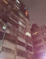 新北蘆洲大樓凌晨火警  14歲少女一度命危