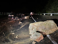 苗栗台72線暗夜落石 3車閃避不及撞上釀1人傷