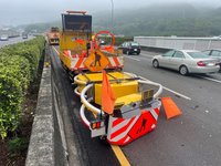 休旅車啟動自駕輔助 國道追撞工程緩撞車