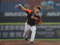 雨中投球只比1.2局  胡智為展現危機處理能力